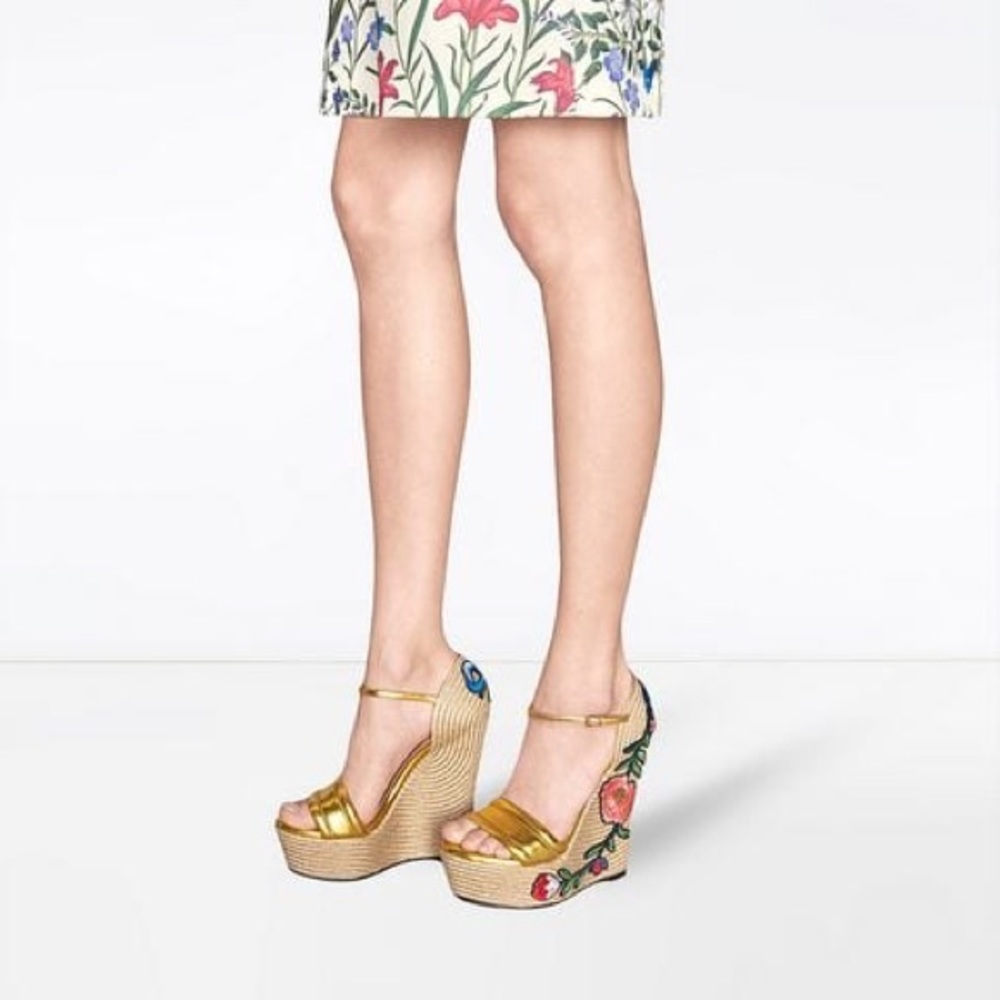Gucci Embroidered Metallic Gold Espadrille Wedges - Picture 2 of 8